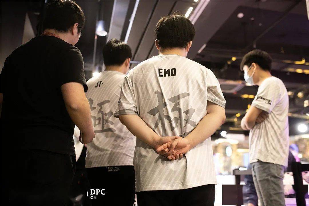 开云官网-包含PSG轻取G2，Viper关键团战开团秒人焦点之战小组赛，留下经典瞬间的词条