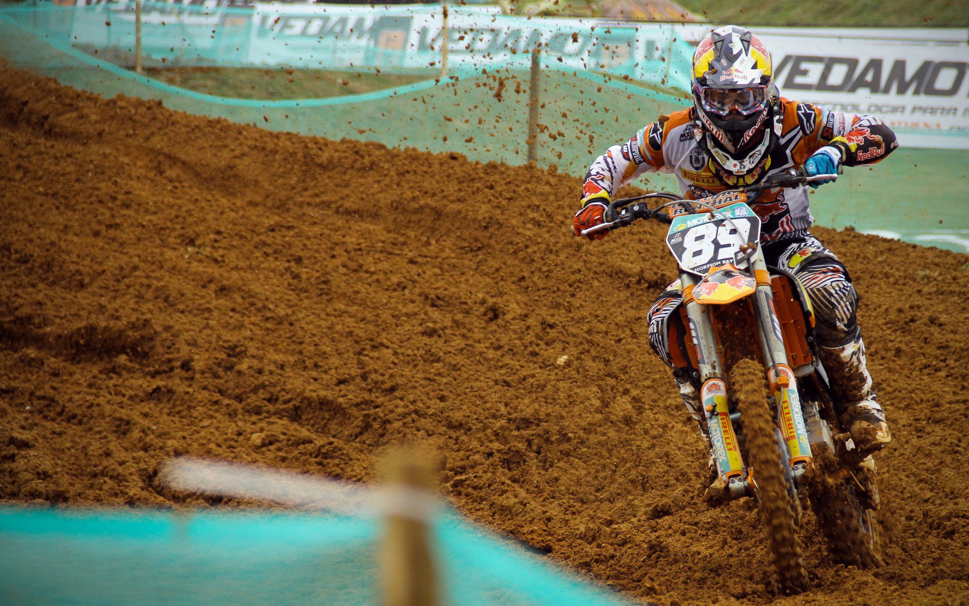 奥利维耶一锤定音，AC米兰客场3-0横扫里昂展现欧冠雄心