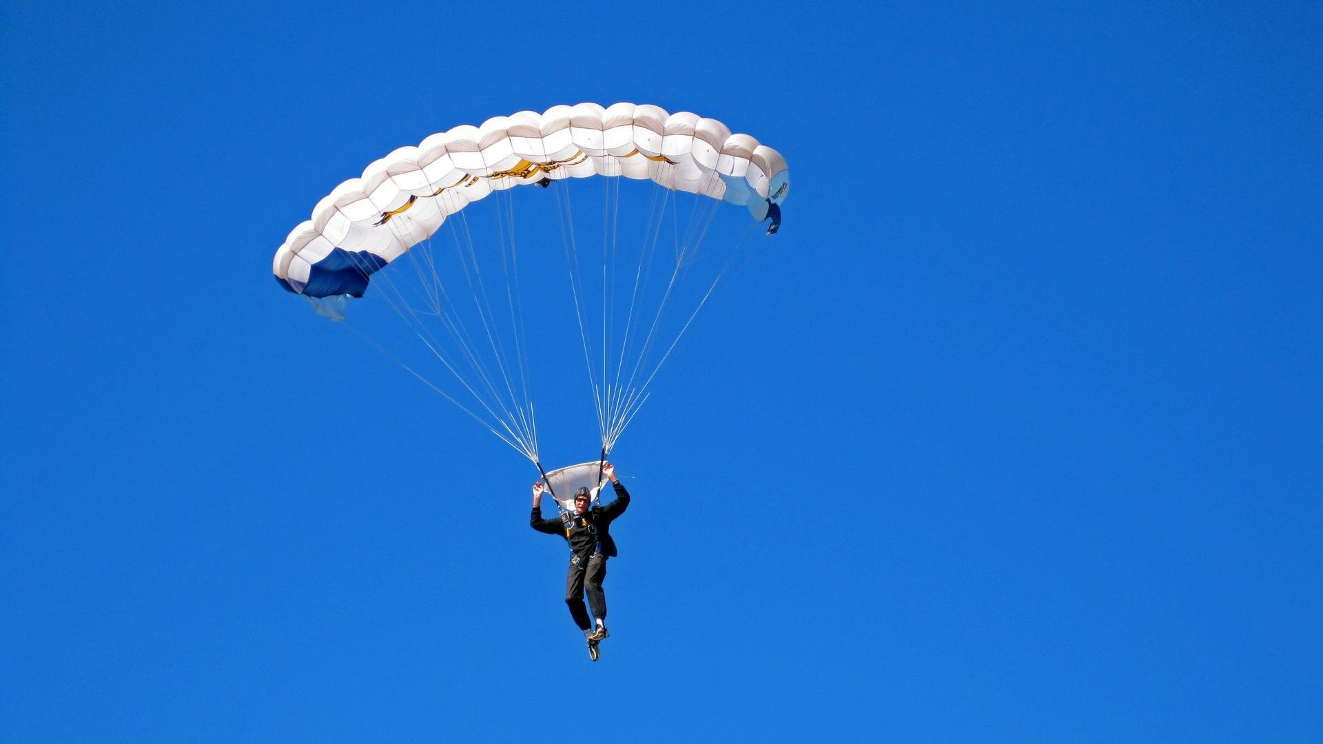 布鲁诺爆发，喀麦隆提前终结悬念丹麦