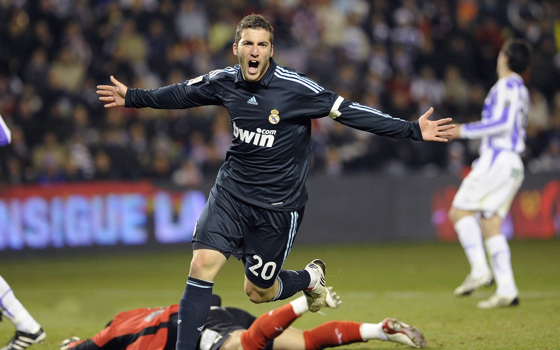 欧冠决赛之夜，当篮球智慧照亮绿茵场—戈贝尔式攻防转换的艺术启示